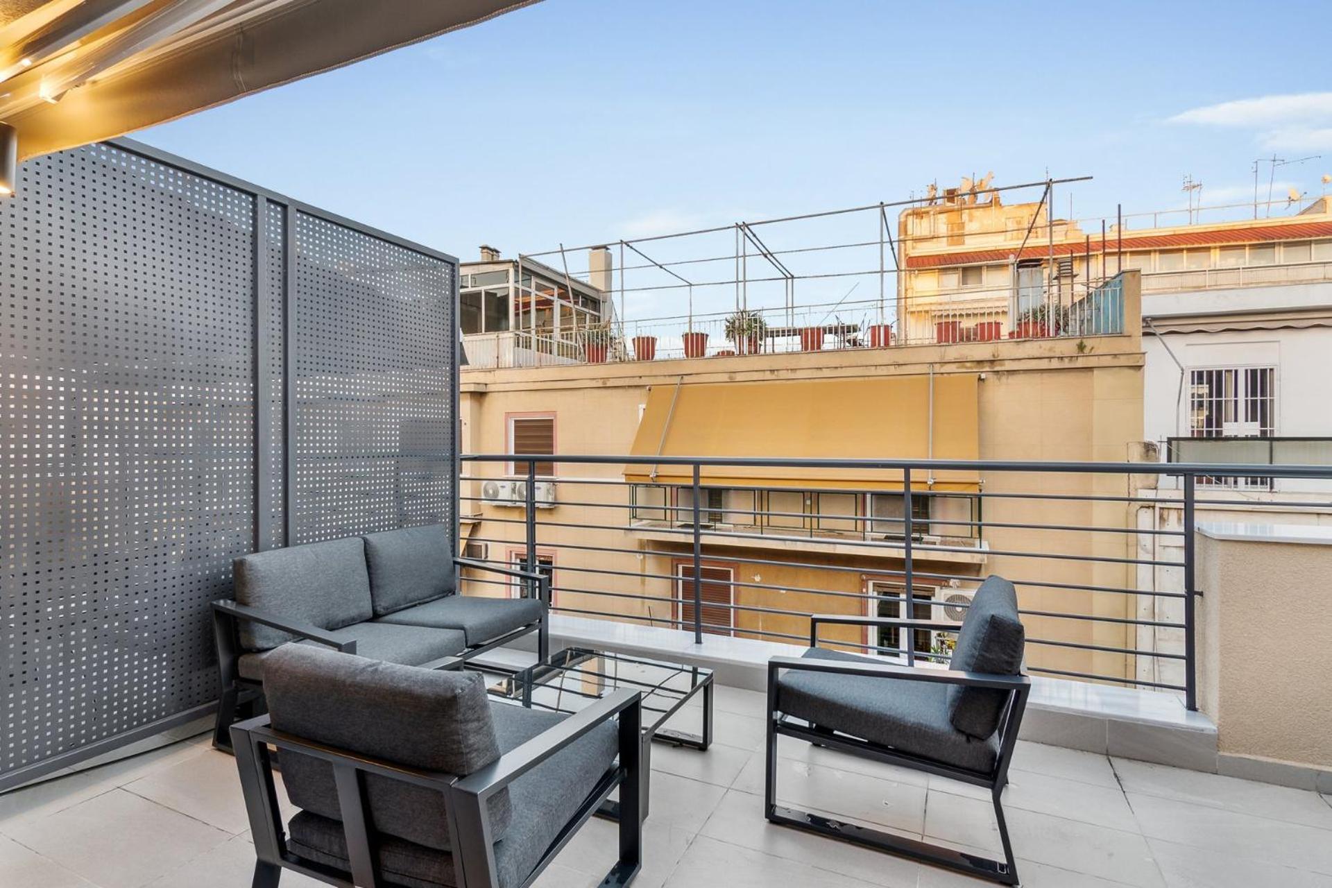 Limehome Solonos Center *