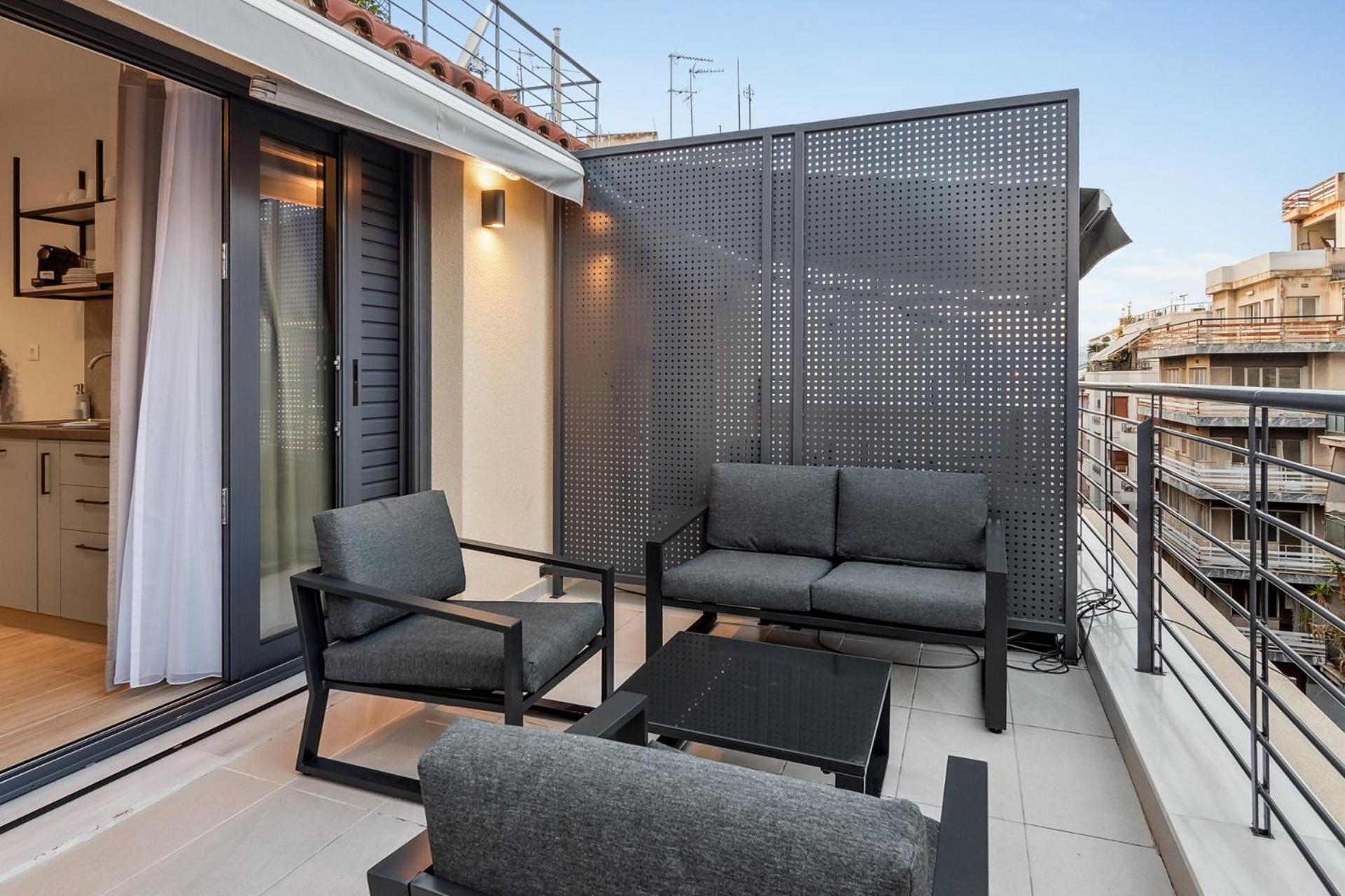 Limehome Solonos Center *