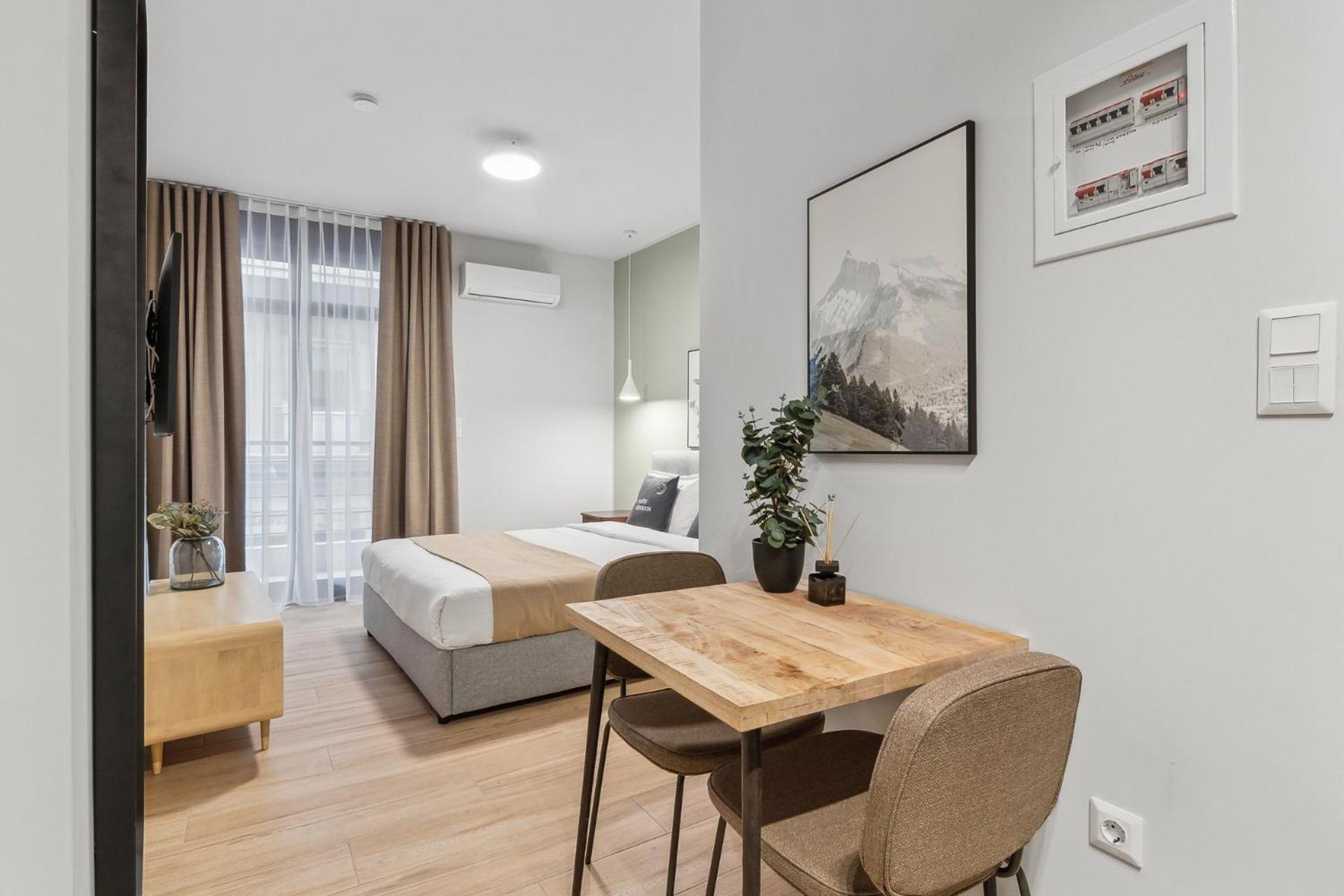Limehome Solonos Center