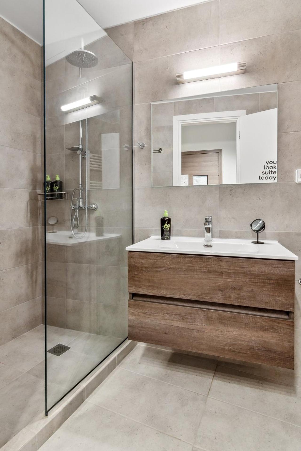 Apartment Limehome Solonos Center *