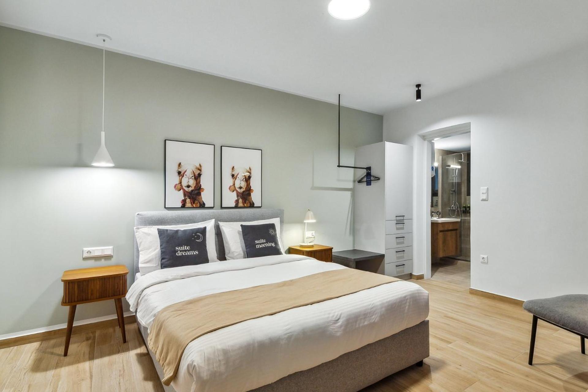 Limehome Solonos Center *