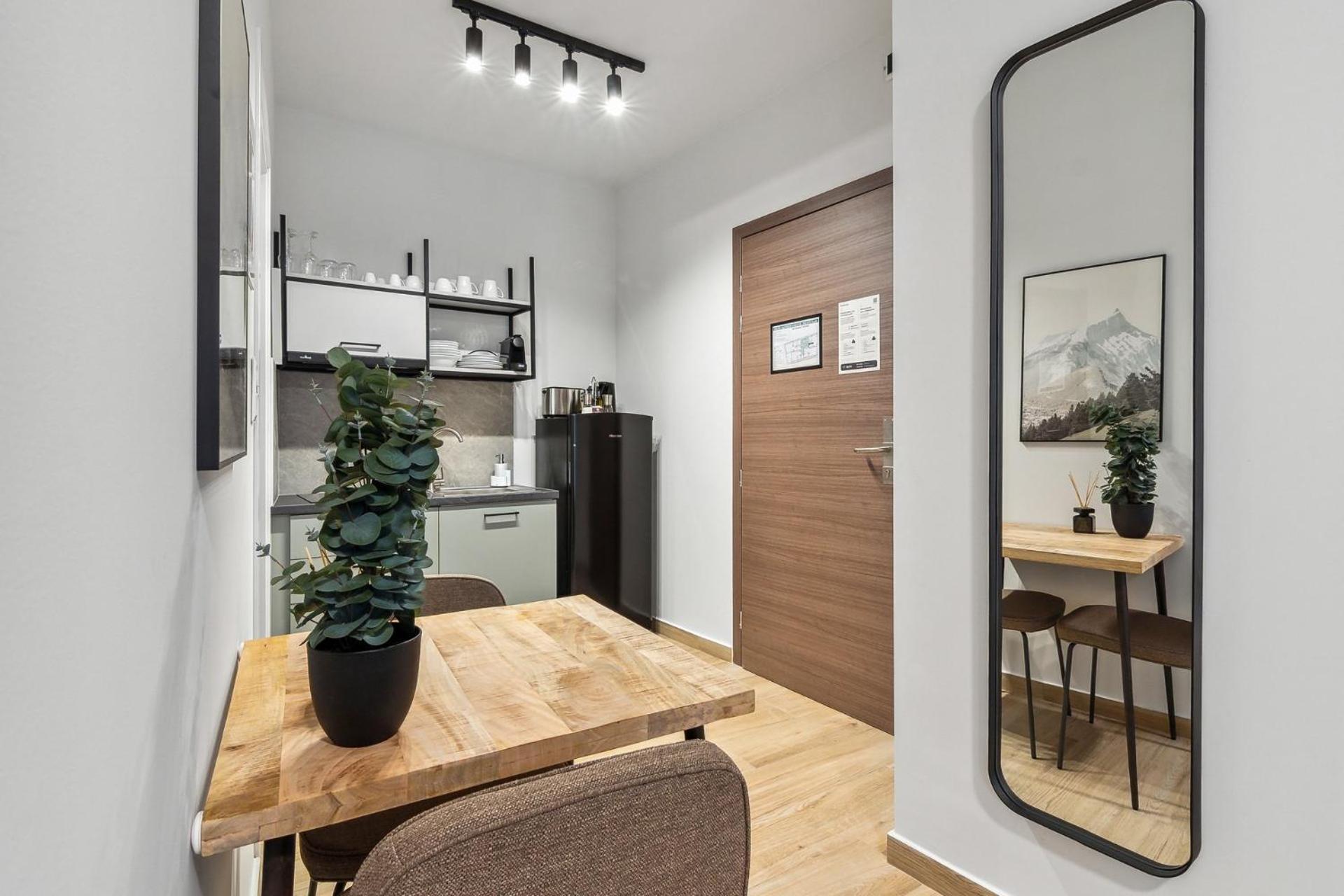 Limehome Solonos Center * Athens