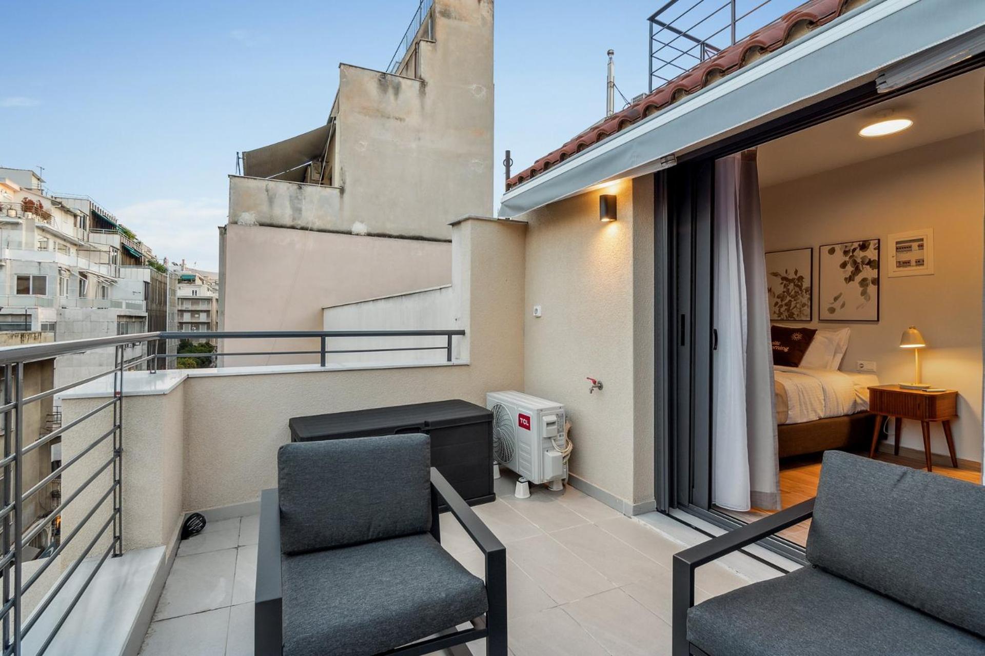 Limehome Solonos Center *