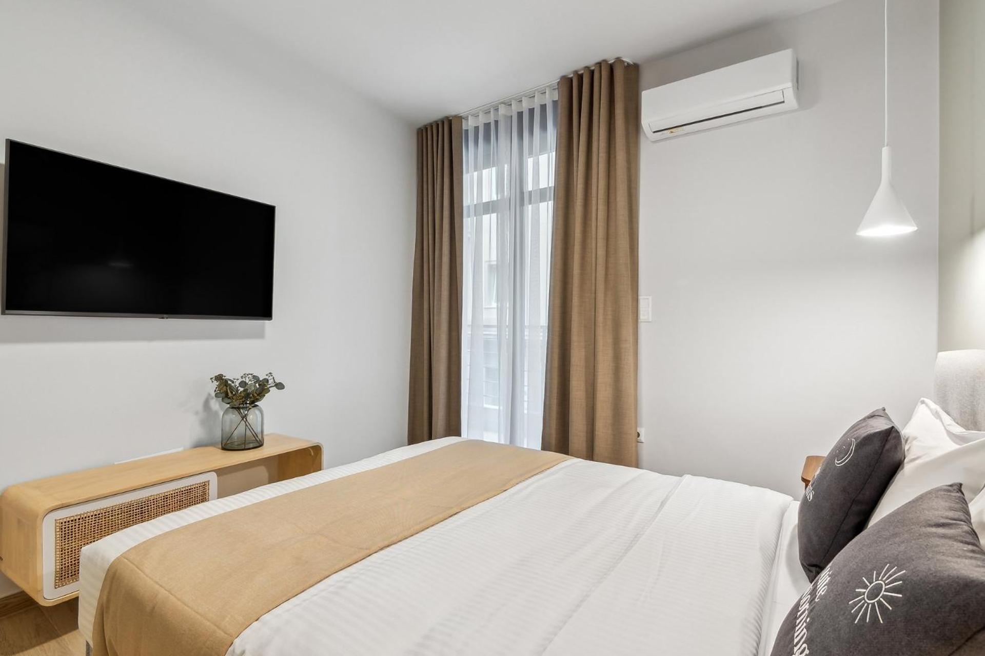 Limehome Solonos Center *