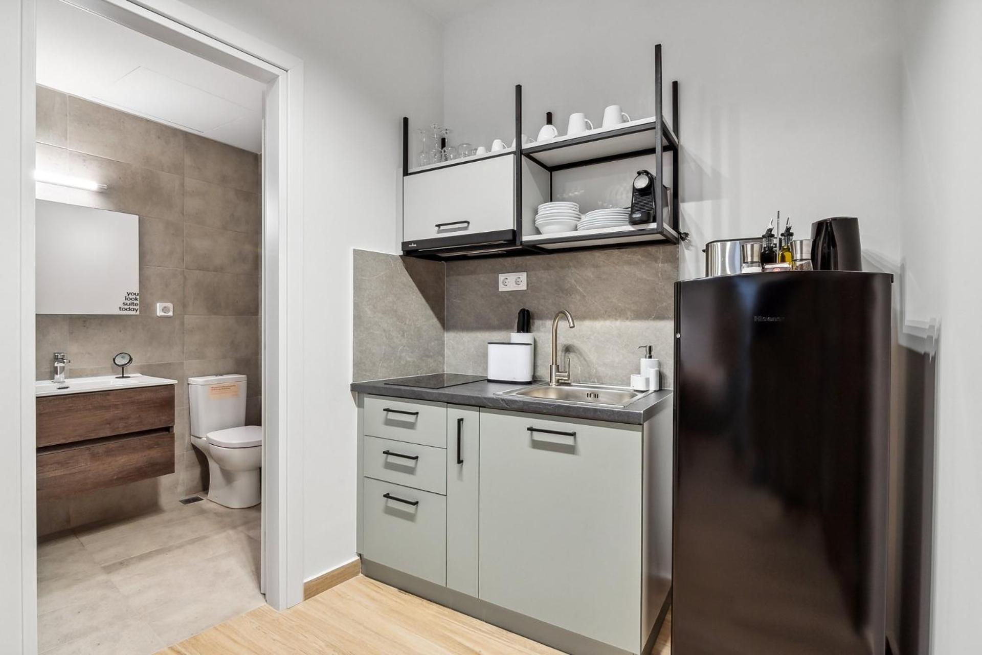 Apartment Limehome Solonos Center